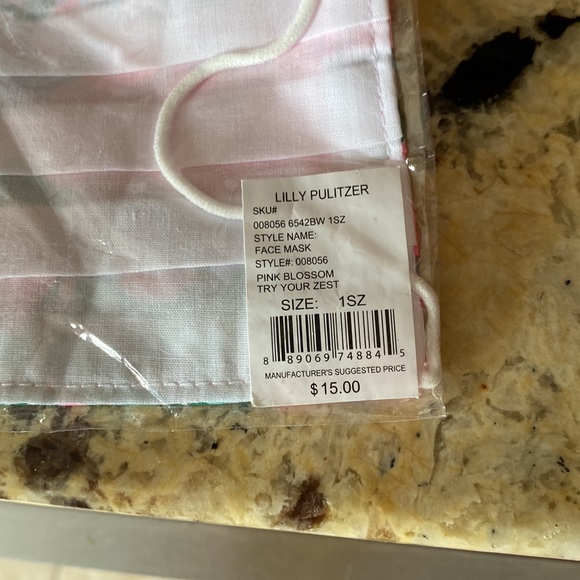 Lilly Pulitzer face mask - Picture 2 of 3